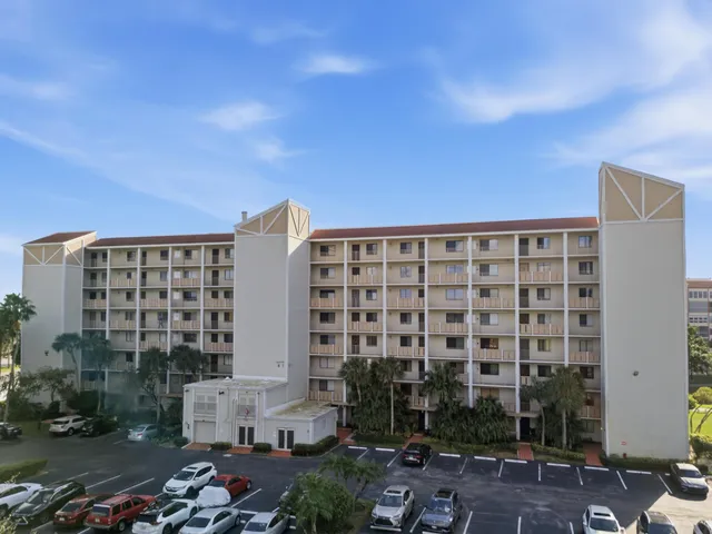 $2,350 | 14475 Strathmore Lane, Unit 308, Delray Beach, FL 33446