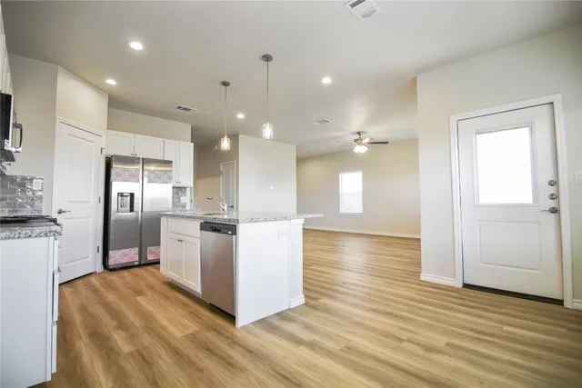 $1,649 | 518 Whirlaway Drive, Unit A, Jarrell, TX 76537