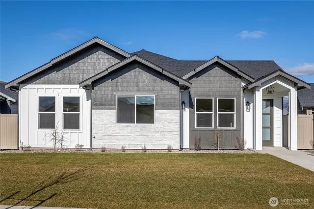 $749,900 | 910 Racine Spgs Drive, Wenatchee, WA 98801