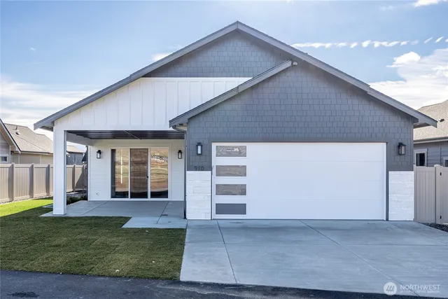 $749,900 | 910 Racine Spgs Drive, Wenatchee, WA 98801