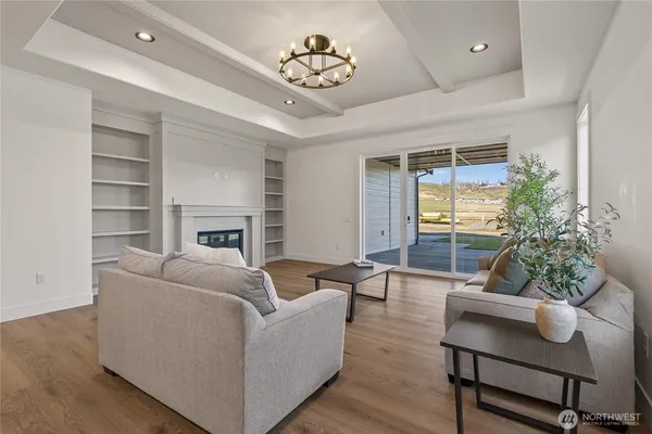 $699,900 | 910 Racine Spgs Drive, Wenatchee, WA 98801