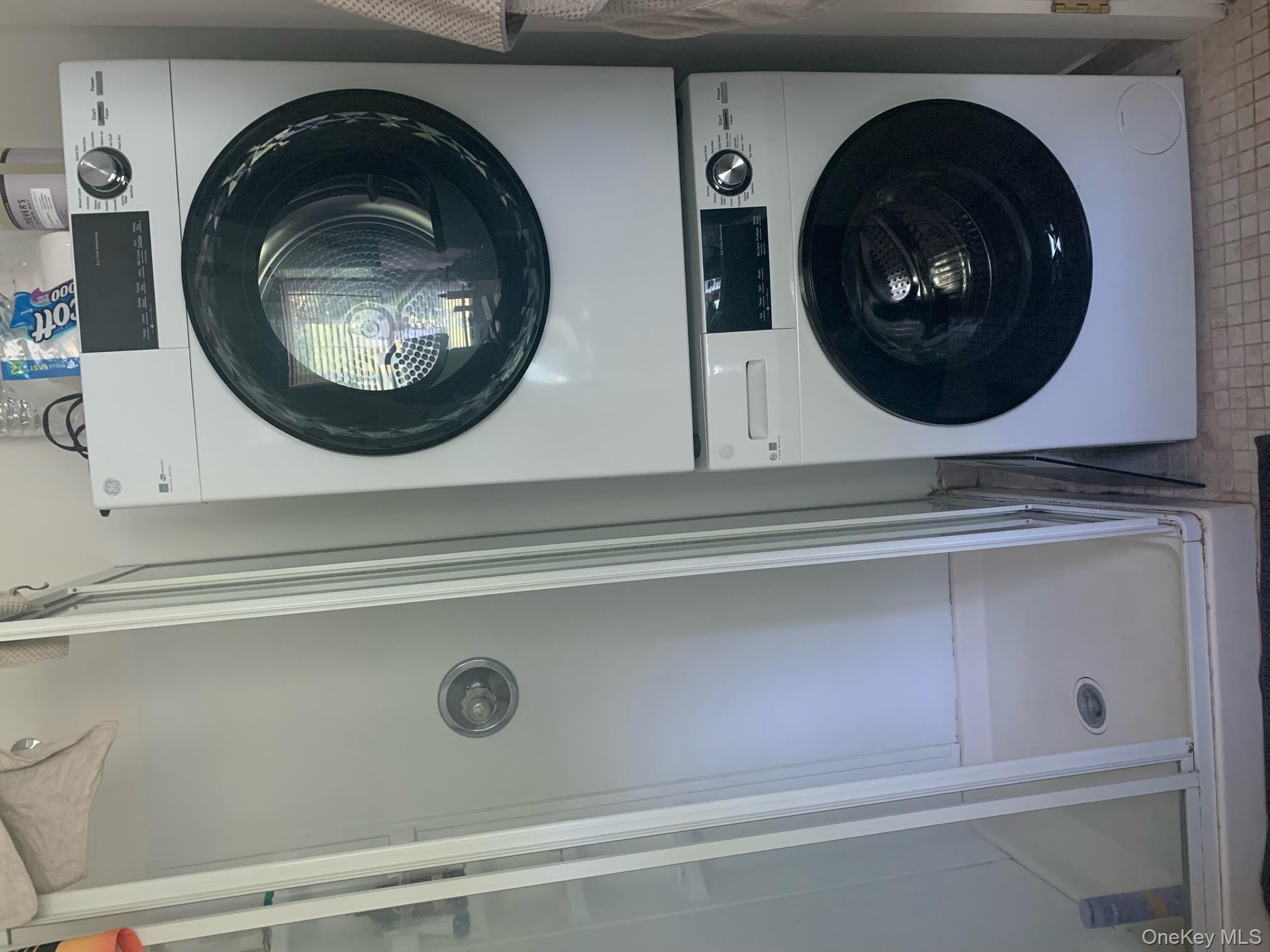 560 Pacific Street Mattituck, NY 11952 - Photo 6 of 7 a utility room with dryer and washer