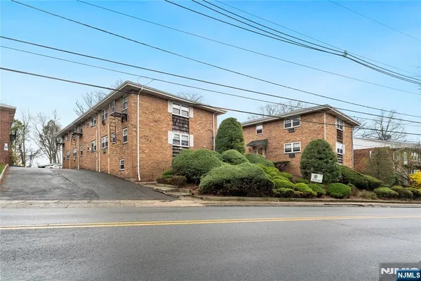 $285,000 | 162 Belleville Avenue, Unit 1A, Bloomfield, NJ 07003