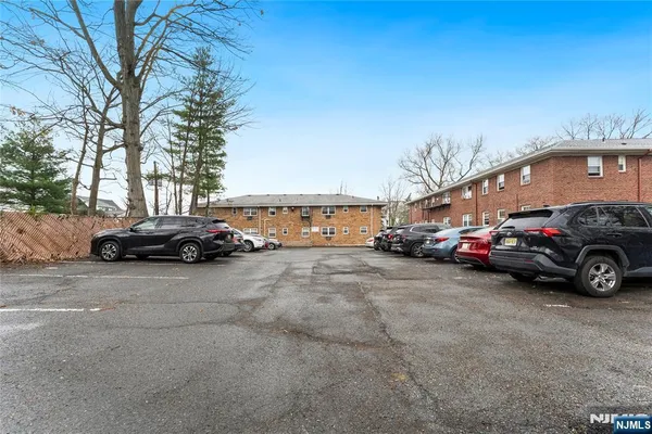 $285,000 | 162 Belleville Avenue, Unit 1A, Bloomfield, NJ 07003