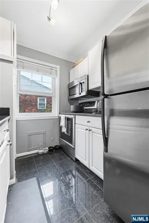 $285,000 | 162 Belleville Avenue, Unit 1A, Bloomfield, NJ 07003