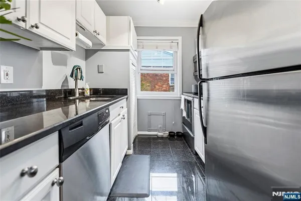 $285,000 | 162 Belleville Avenue, Unit 1A, Bloomfield, NJ 07003