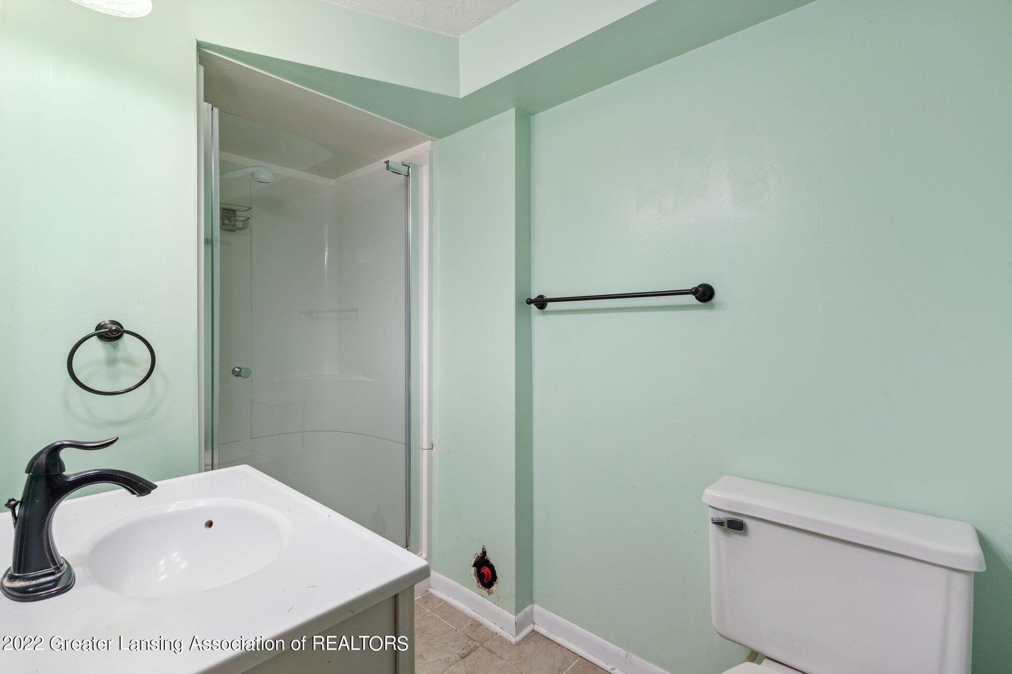 6527 Hilliard Road Lansing, MI 48911 - Photo 28 of 38 33-web-or-mls-0Z4A1568