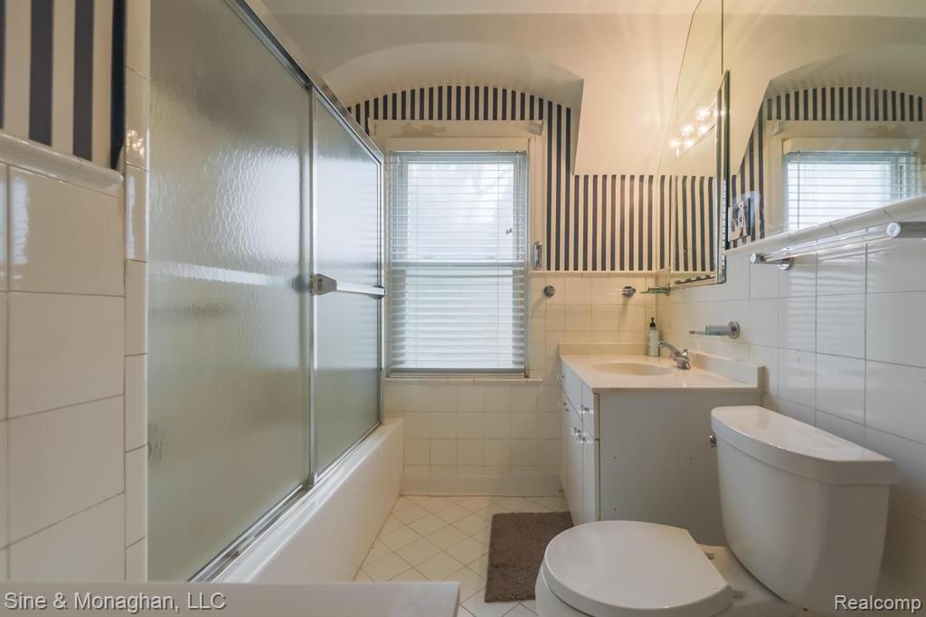 36 Colonial Road Grosse Pointe Shores, MI 48236 - Photo 28 of 60