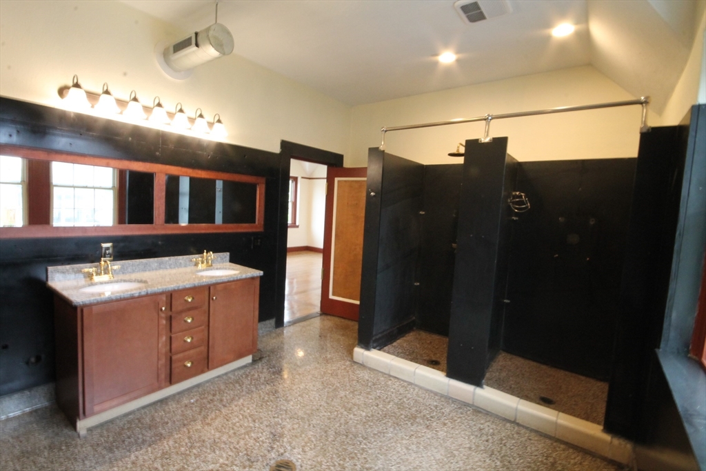 1043 Sumner Avenue Springfield, MA 01118 - Photo 6 of 23
