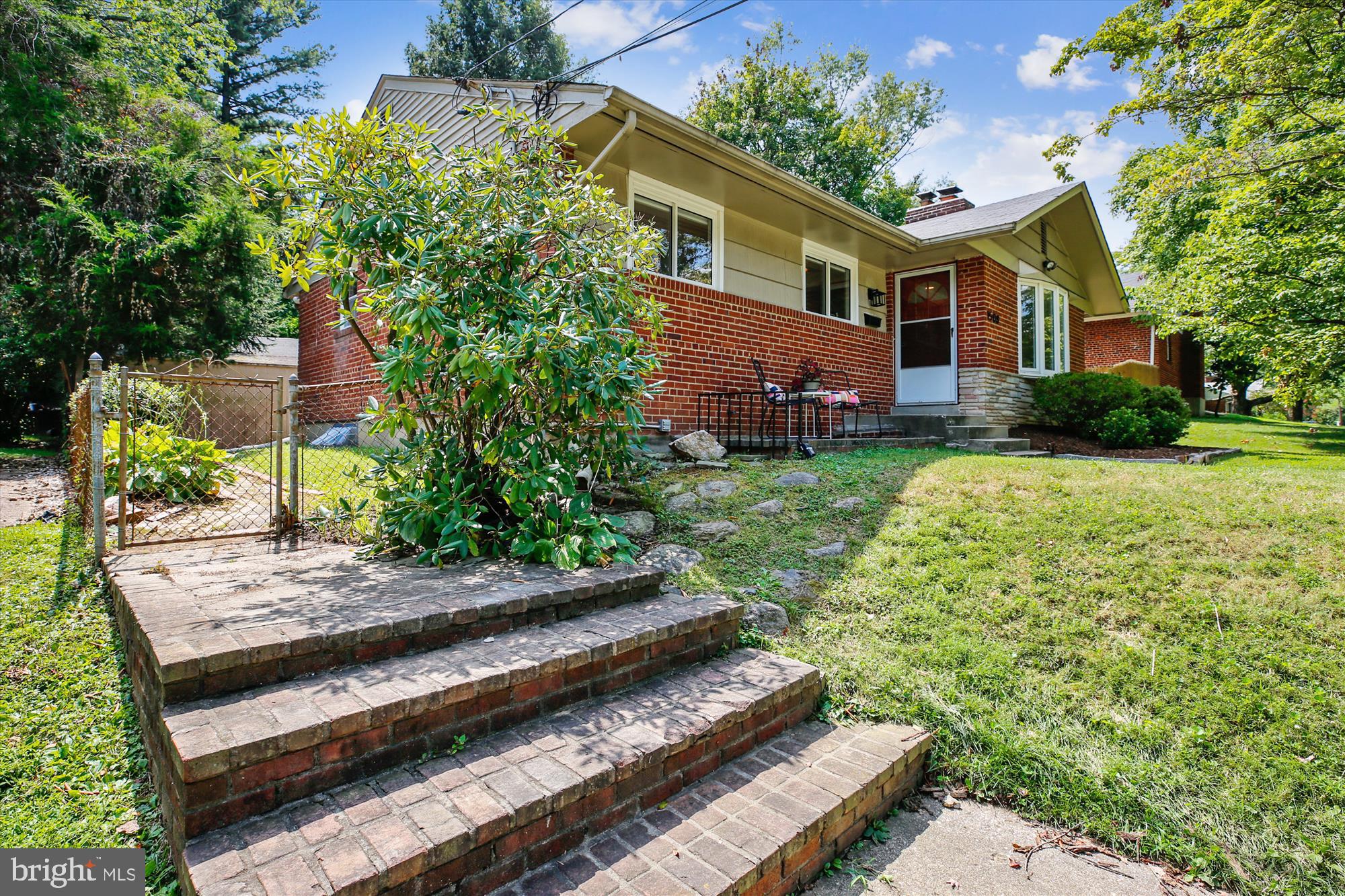 1508 Flora Lane Silver Spring, MD 20910 - Photo 45 of 51 Steps from driveway to side yard