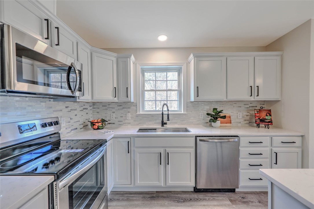 9 Hopkinton Hill Road Hopkinton, RI 02832 - Photo 18 of 38