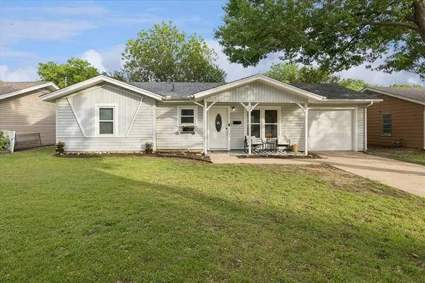 $240,000 | 112 Southwest Murphy Road, Burleson, TX 76028