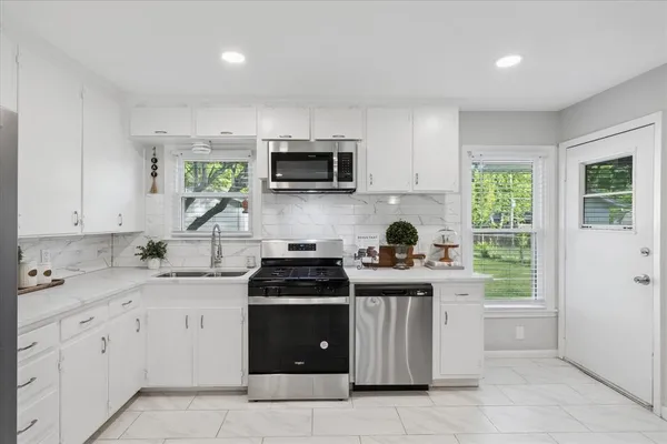 $240,000 | 112 Southwest Murphy Road, Burleson, TX 76028