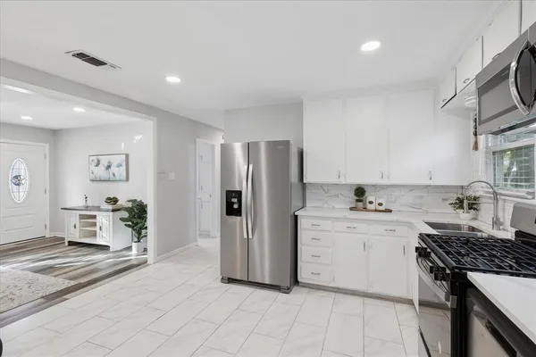 $240,000 | 112 Southwest Murphy Road, Burleson, TX 76028