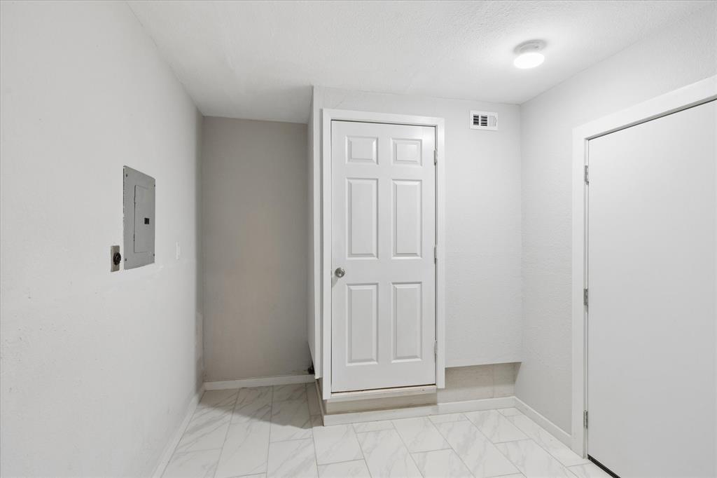 112 Southwest Murphy Road Burleson, TX 76028 - Photo 21 of 25