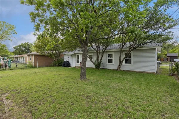 $240,000 | 112 Southwest Murphy Road, Burleson, TX 76028