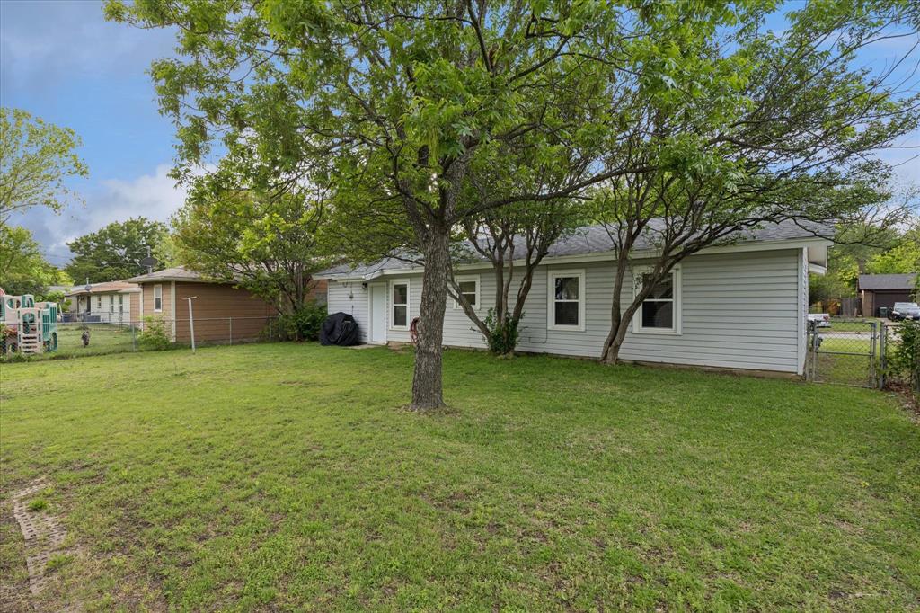 112 Southwest Murphy Road Burleson, TX 76028 - Photo 23 of 25