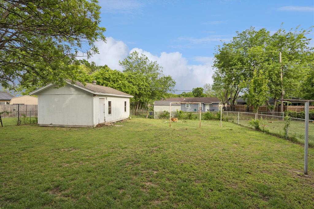 112 Southwest Murphy Road Burleson, TX 76028 - Photo 24 of 25