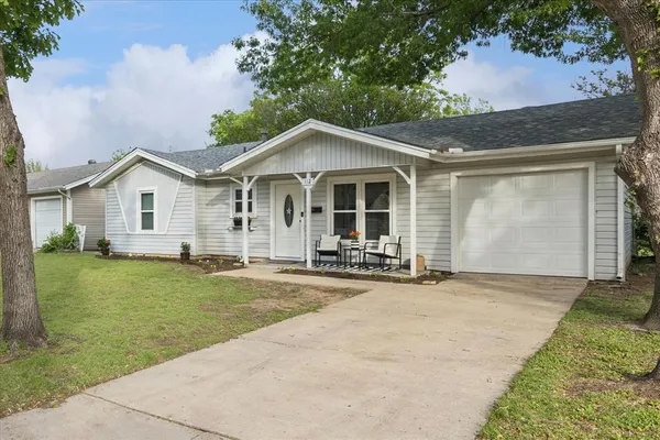 $240,000 | 112 Southwest Murphy Road, Burleson, TX 76028