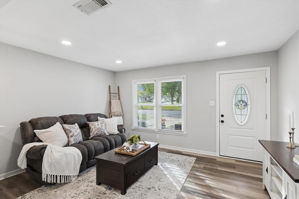 112 Southwest Murphy Road Burleson, TX 76028 - Photo 6 of 25