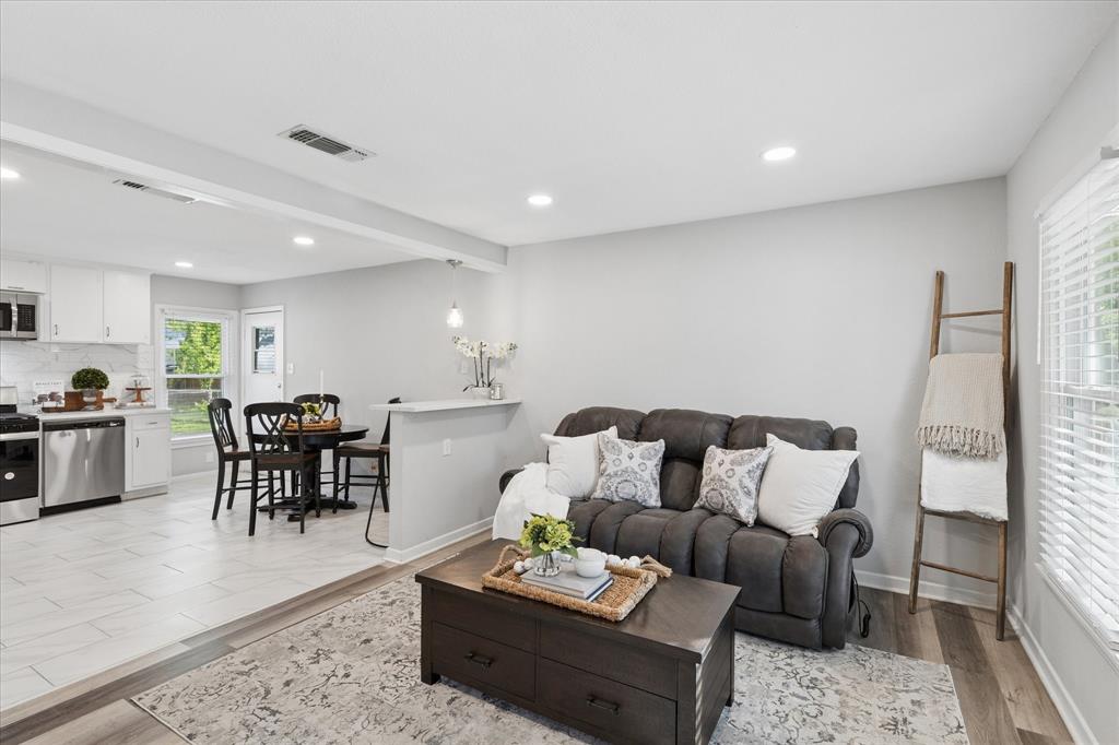 112 Southwest Murphy Road Burleson, TX 76028 - Photo 7 of 25