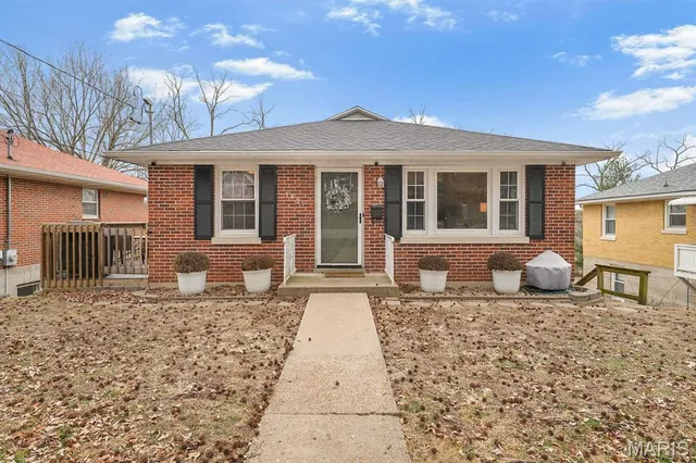 $234,900 | 1831 West McCarty Street, Jefferson City, MO 65109
