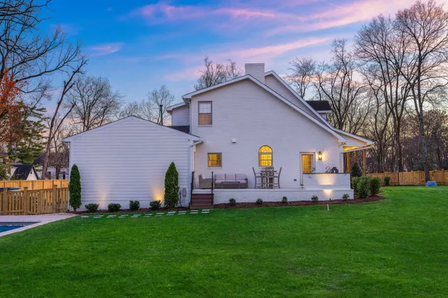 a view of an outdoor space