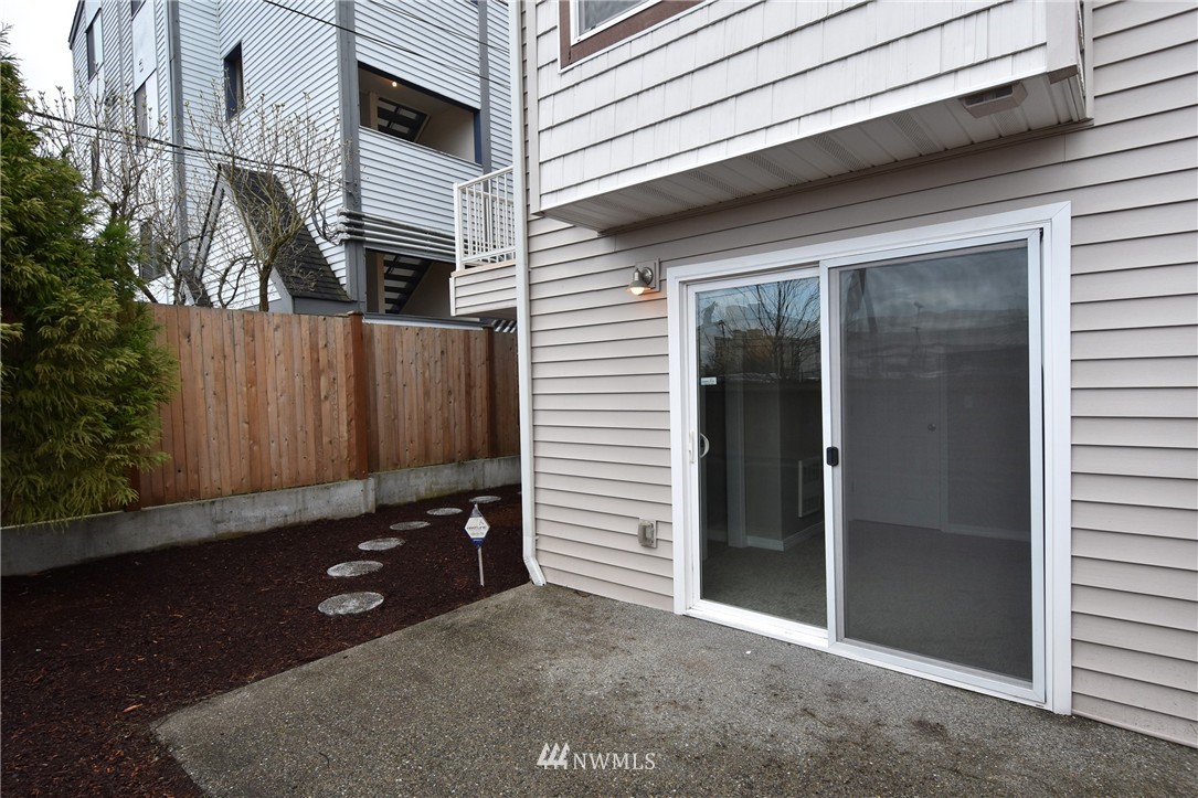 1141 North 94th Street, Unit B Seattle, WA 98103 - Photo 2 of 25 Gallery Image 2