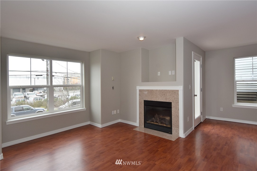 1141 North 94th Street, Unit B Seattle, WA 98103 - Photo 4 of 25 Gallery Image 4