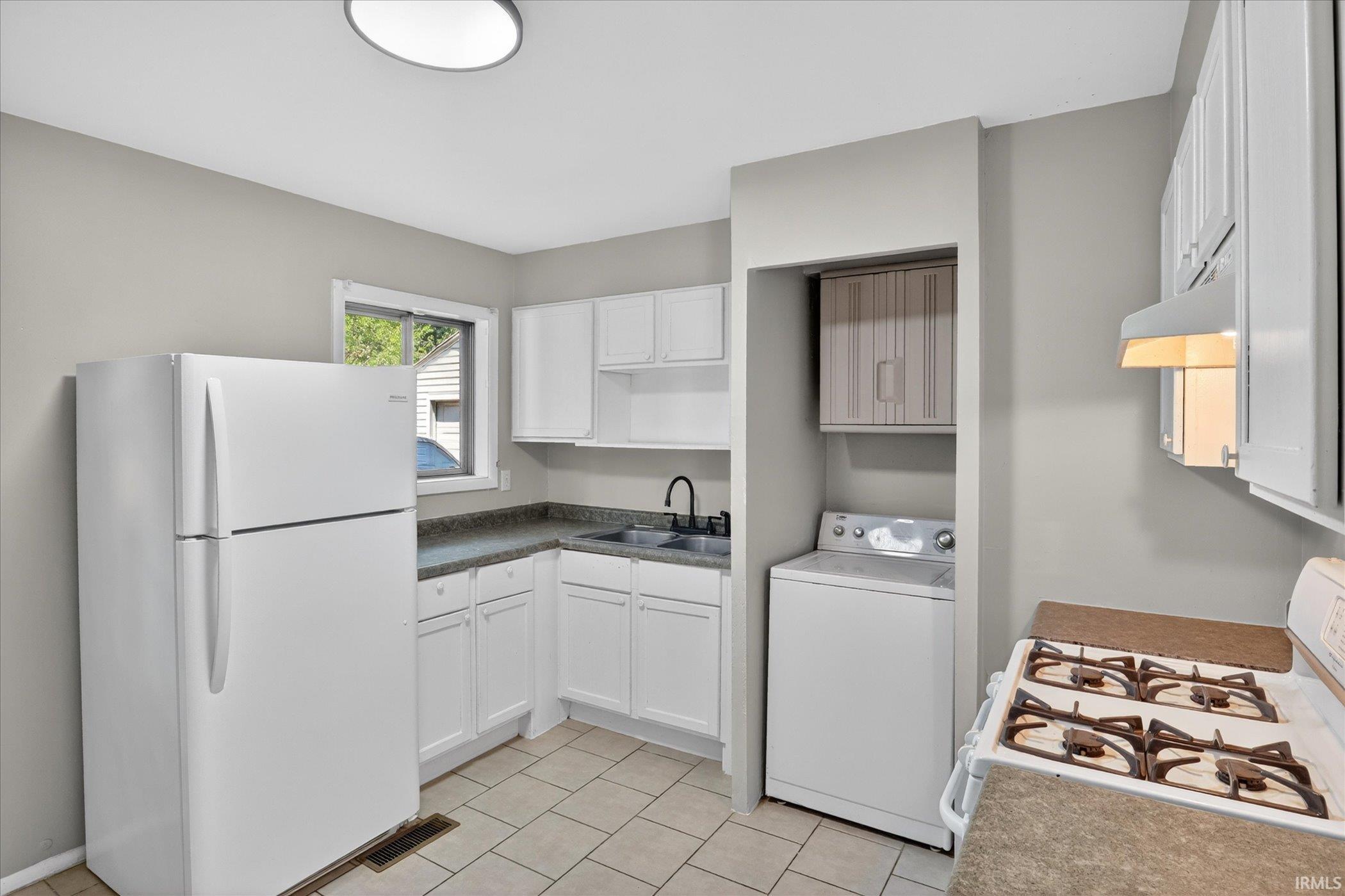 1403 East Ireland Road South Bend, IN 46614 - Photo 7 of 28