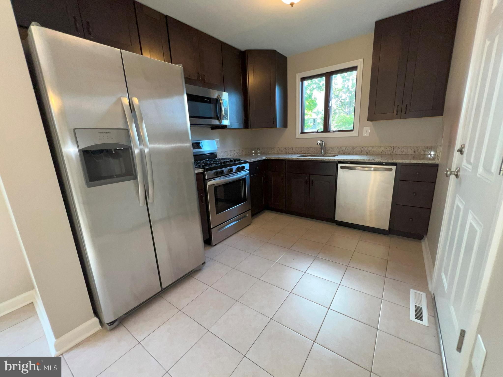 901 Woodlane Road Beverly, NJ 08010 - Photo 11 of 40 Gallery Image 11