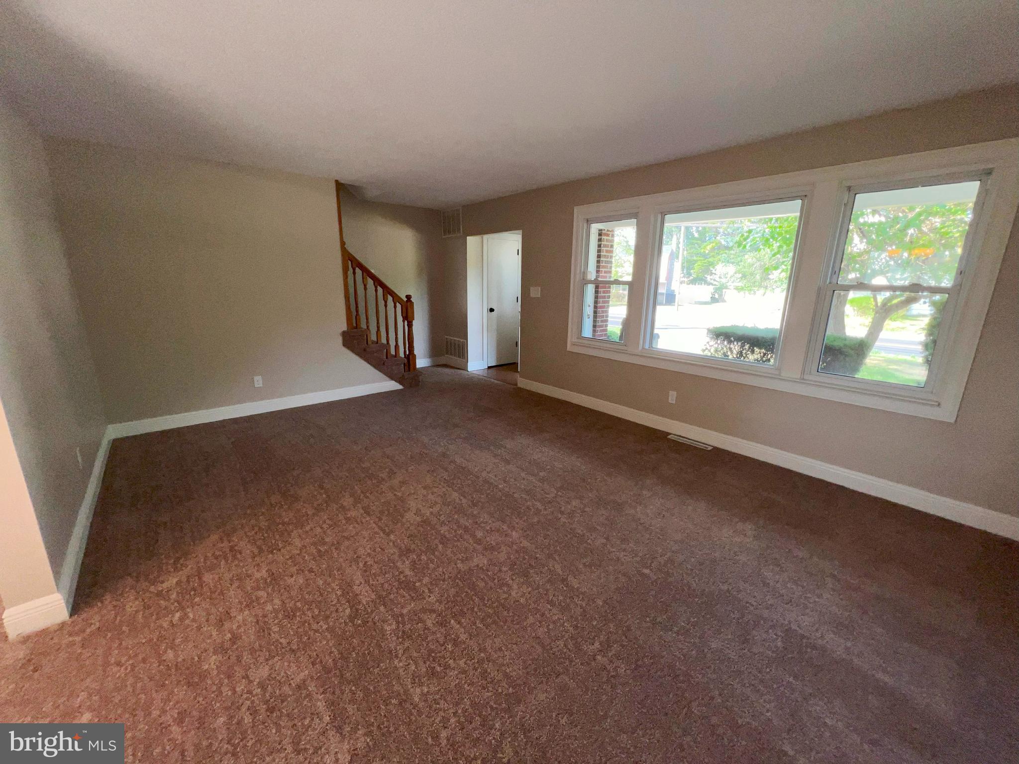 901 Woodlane Road Beverly, NJ 08010 - Photo 4 of 40 Gallery Image 4