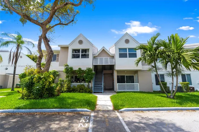 $1,799 | 17580 Northwest 67th Place, Unit D1, Hialeah, FL 33015