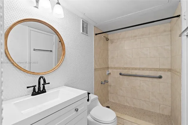 $1,799 | 17580 Northwest 67th Place, Unit D1, Hialeah, FL 33015