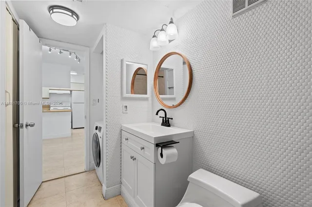 $1,799 | 17580 Northwest 67th Place, Unit D1, Hialeah, FL 33015