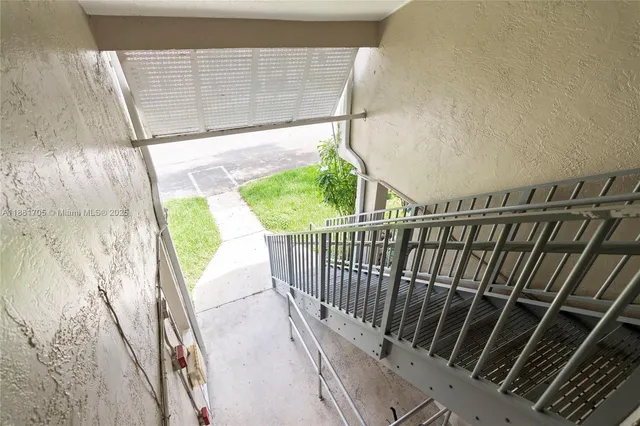 $1,799 | 17580 Northwest 67th Place, Unit D1, Hialeah, FL 33015