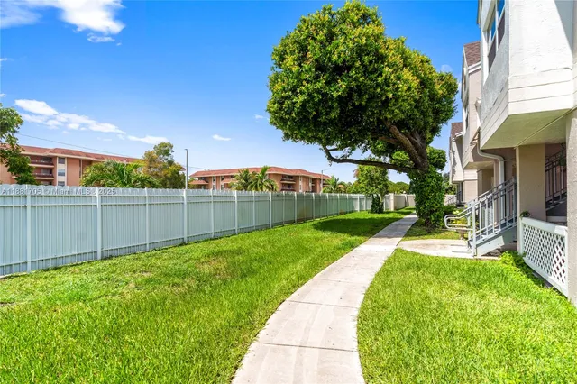 $1,799 | 17580 Northwest 67th Place, Unit D1, Hialeah, FL 33015