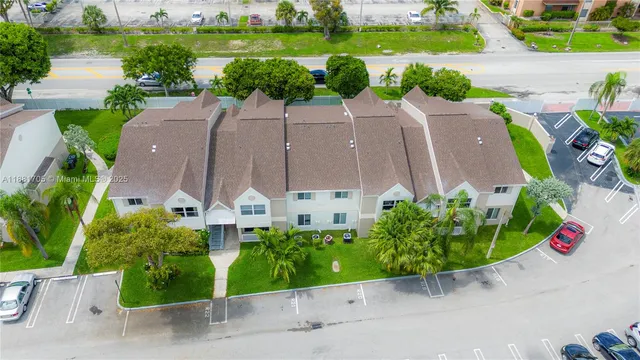 $1,799 | 17580 Northwest 67th Place, Unit D1, Hialeah, FL 33015