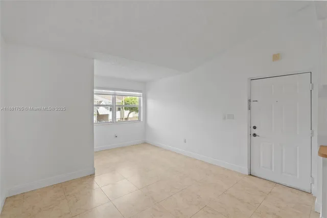 $1,799 | 17580 Northwest 67th Place, Unit D1, Hialeah, FL 33015