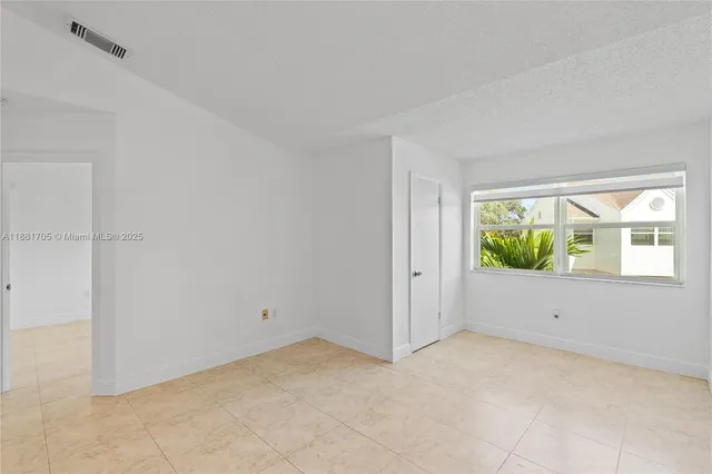 $1,799 | 17580 Northwest 67th Place, Unit D1, Hialeah, FL 33015