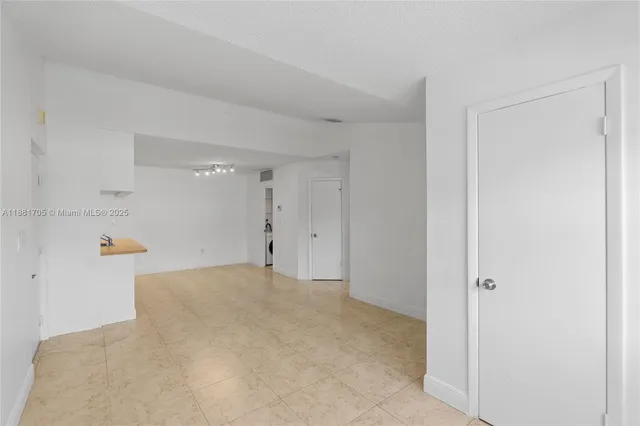 $1,799 | 17580 Northwest 67th Place, Unit D1, Hialeah, FL 33015