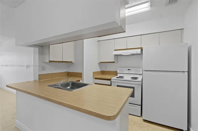 $1,799 | 17580 Northwest 67th Place, Unit D1, Hialeah, FL 33015