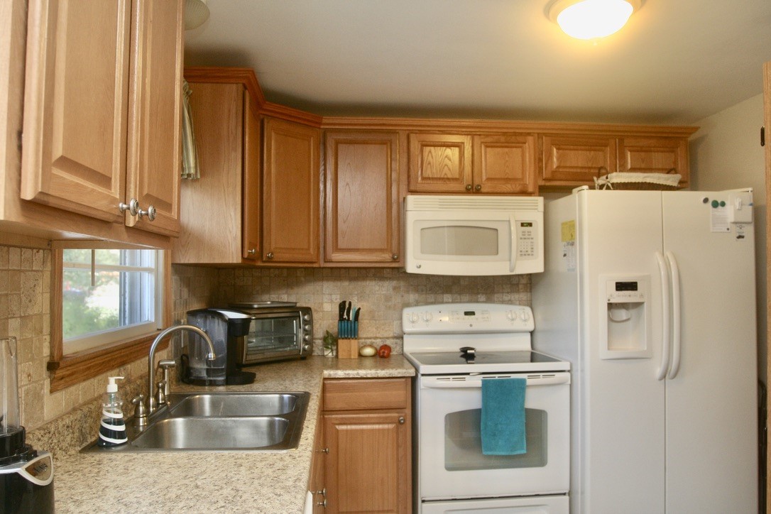 33 Checkerberry Road Narragansett, RI 02882 - Photo 6 of 27 Gallery Image 6