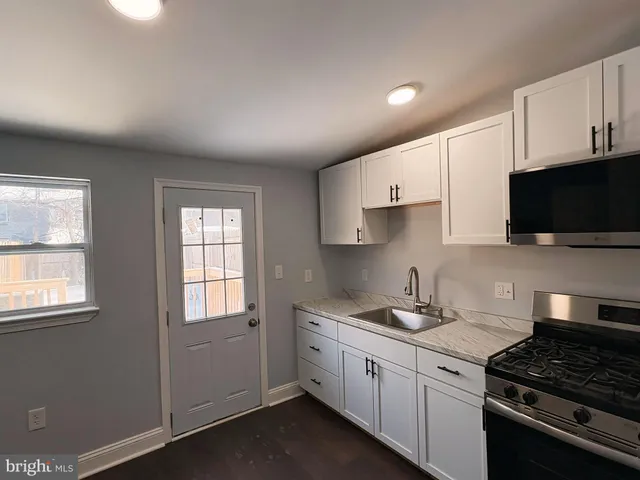 $1,700 | 47 South Carrollton Avenue, Baltimore, MD 21223