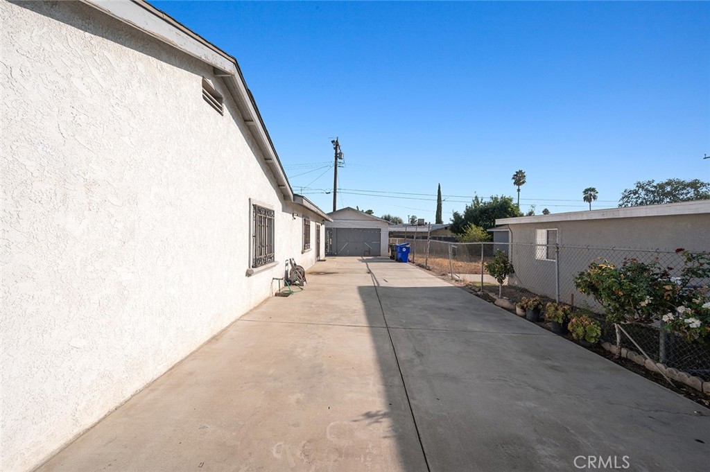 27447 Cypress Street Highland, CA 92346 - Photo 33 of 42 a view of a terrace