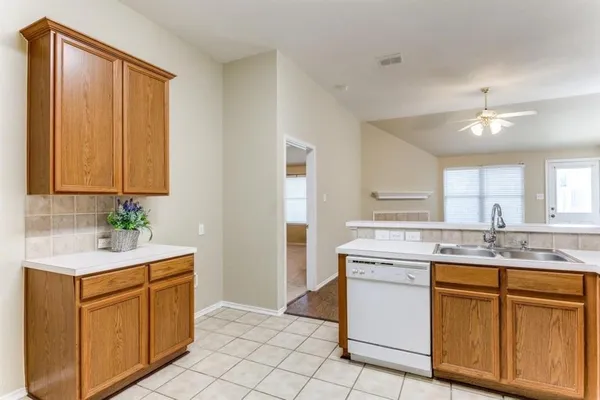 $1,900 | 3708 Logan Drive, Denton, TX 76207