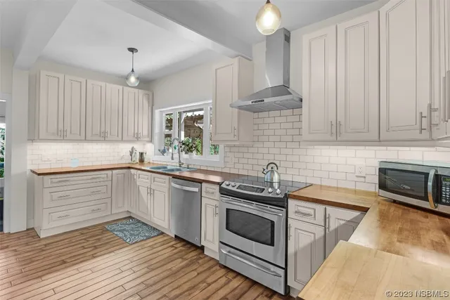 a view of livingroom with furniture and window