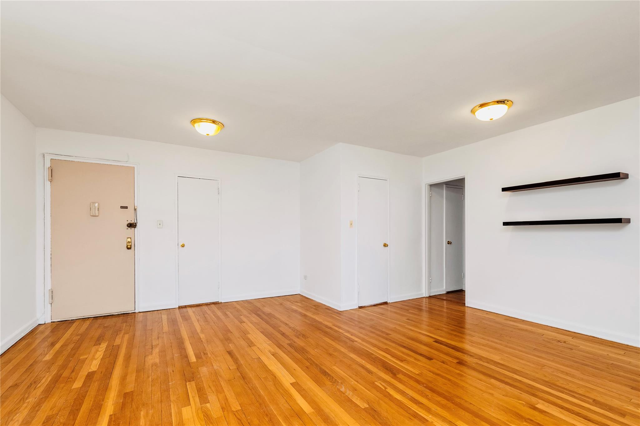 141-05 Pershing Crescent, Unit 511 Queens, NY 11435 - Photo 4 of 14 a view of empty room