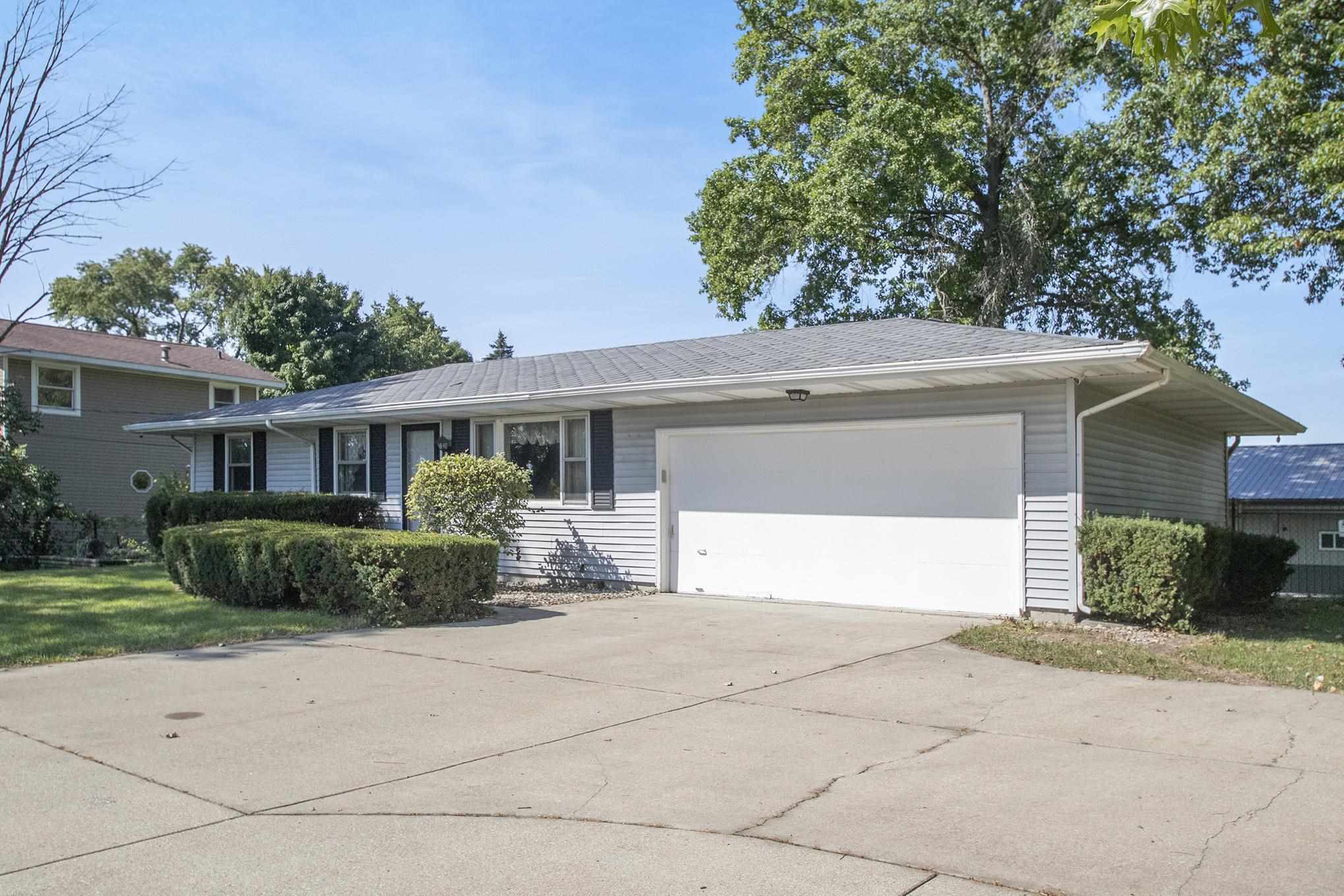 54735 Fir Road Mishawaka, IN 46545 - Photo 2 of 25