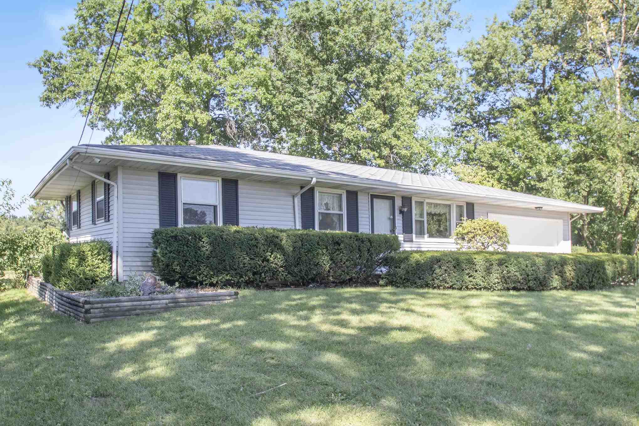 54735 Fir Road Mishawaka, IN 46545 - Photo 3 of 25